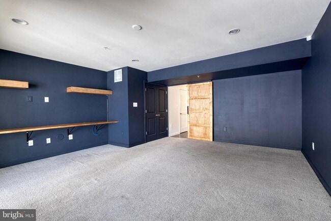 Foto del edificio - 8349 Daydream Cres
