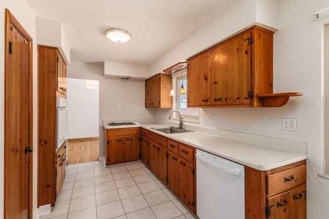 Building Photo - 724 Drummond Ct