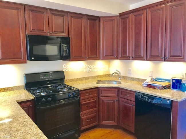 Building Photo - 2 br, 1 bath Apartment - 661 Tremont St