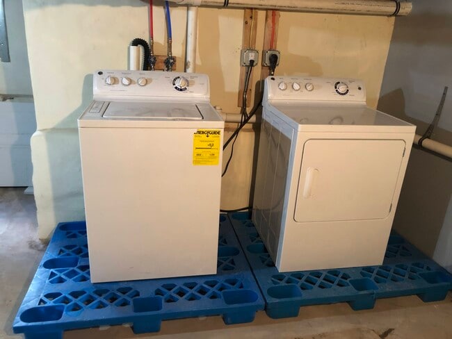 Building Photo - 117 W High St