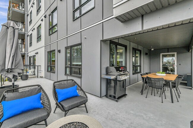 Photo du bâtiment - 2338 South Island Highway