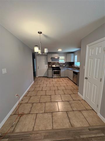 Building Photo - 549 Neomi Ave