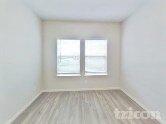 Foto del edificio - 5820 Zoey Wy