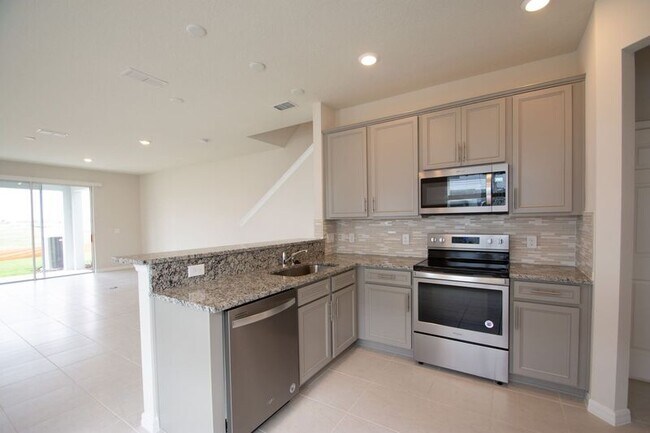 Building Photo - 3936 Plainview Dr