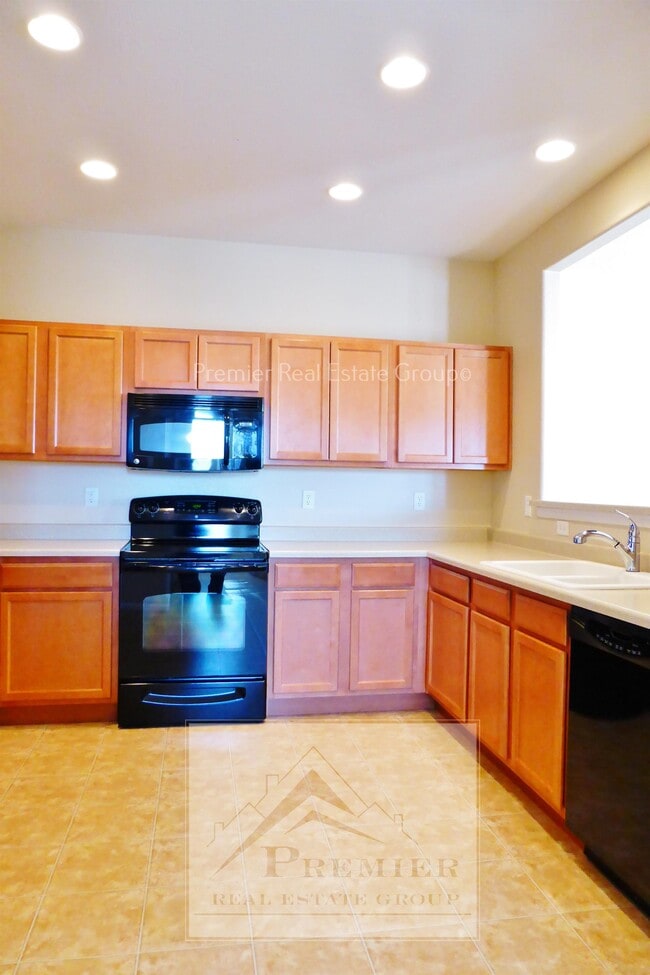 Building Photo - 8051 Elk River View