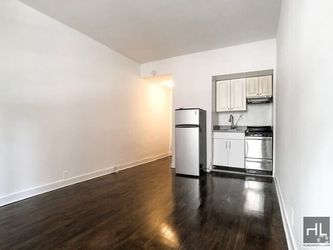 Building Photo - East 61 Street