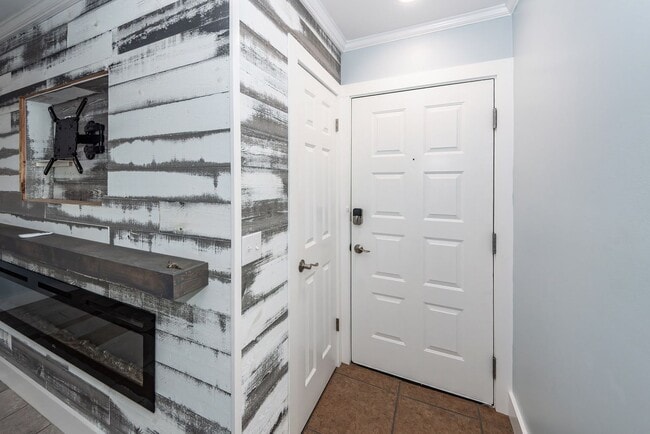 Building Photo - 2 Bedroom, 2 Bathroom Condo in Woodscape - Mt Pleasant