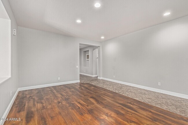 Building Photo - 1491 S 167th Dr