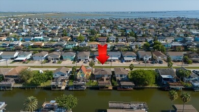 Building Photo - 170 Barracuda St