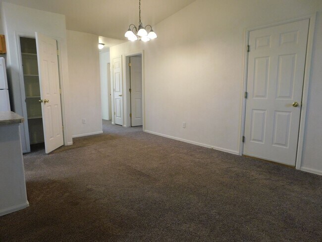 Building Photo - Nice Home in Fruitvale