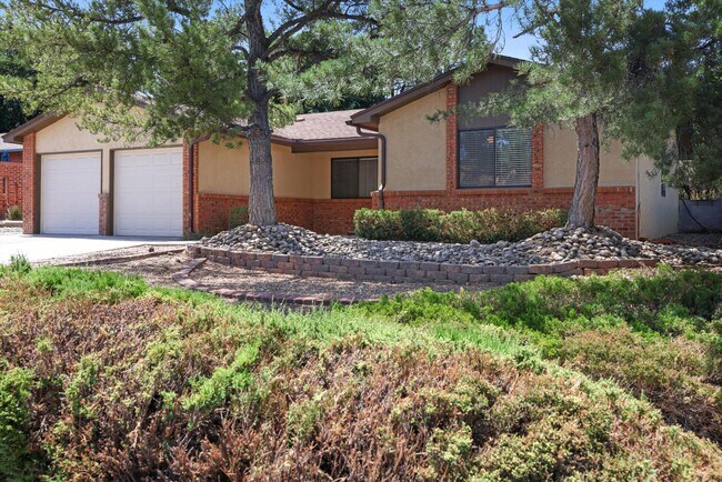 Foto del edificio - 8412 Capulin Rd NE