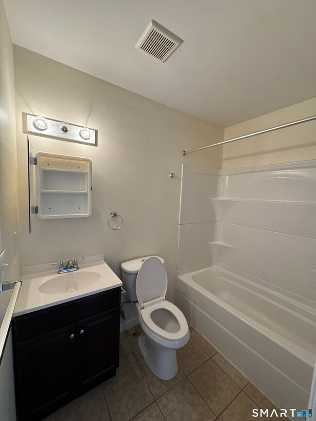 Building Photo - 4 Warwick St