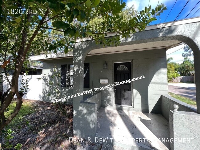Building Photo - Old Southeast - 1/1 in Triplex - For Rent