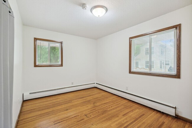 Building Photo - 5547 N Lyndale Ave