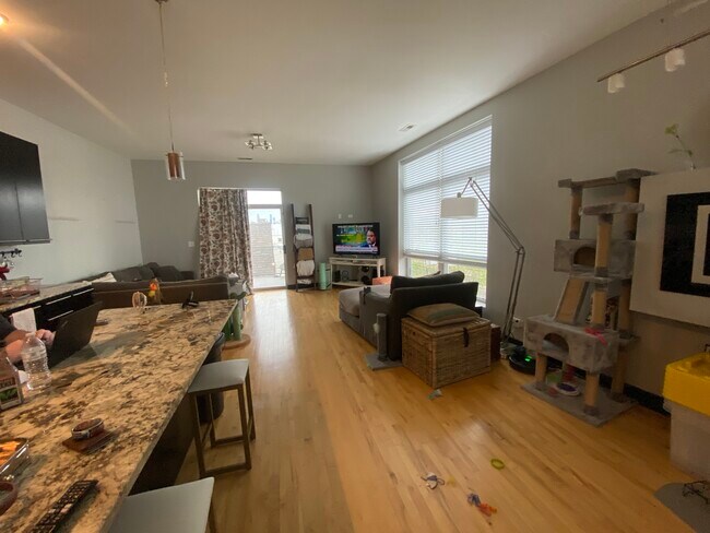 Foto del edificio - 2349 N Lister Ave