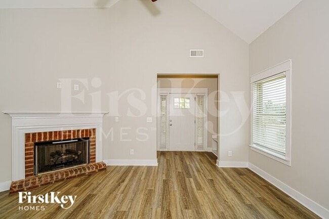 Foto del edificio - 1360 Woodridge Pl