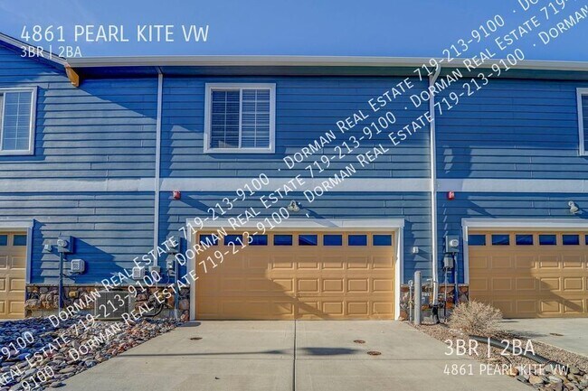 Building Photo - Townhome conveniently located
