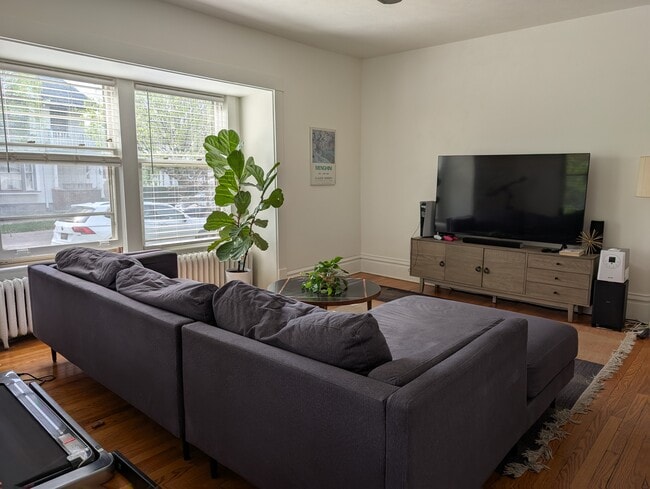 Foto del edificio - 437 Pleasant St SE