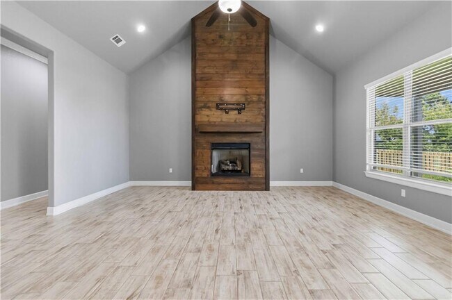 Building Photo - 1340 Sweetbriar Cir