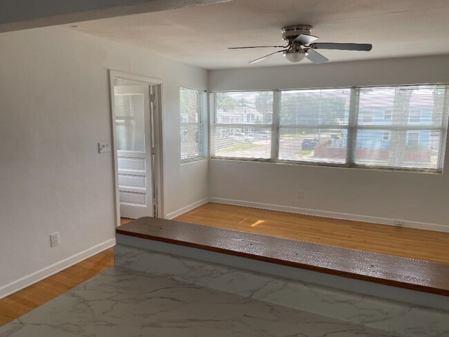 Foto del edificio - 301 Oleander St