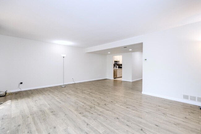 Foto del edificio - 725 Peninsula Ct