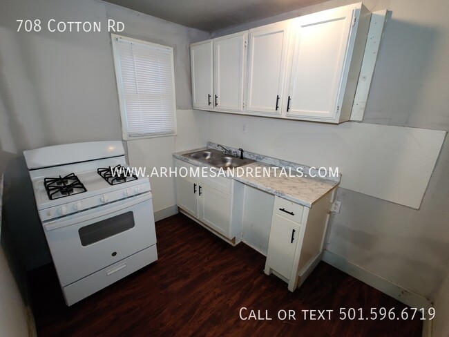 Building Photo - 708 Cotton Rd | $895 | 3 beds 1 bath