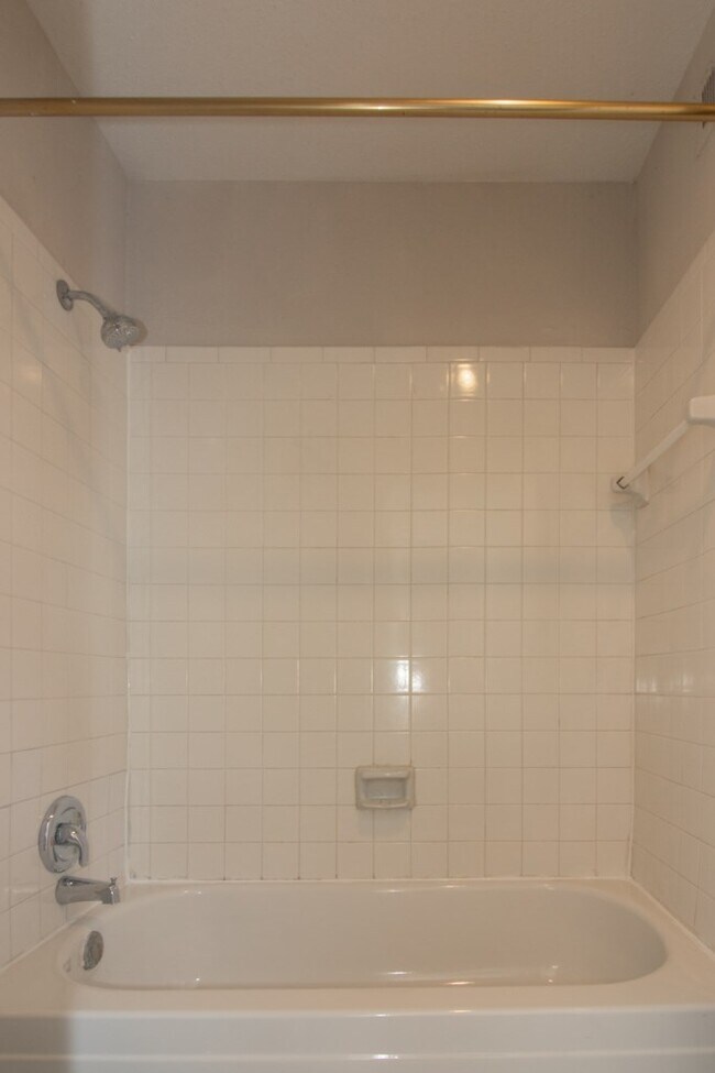 Building Photo - 12500 Sandpiper Dr