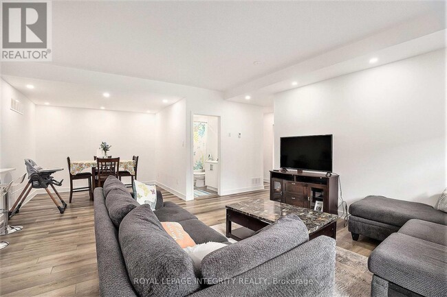 Building Photo - 390 Rolling Meadow Crescent