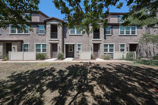 Foto del edificio - 2321 E Hidalgo Ave