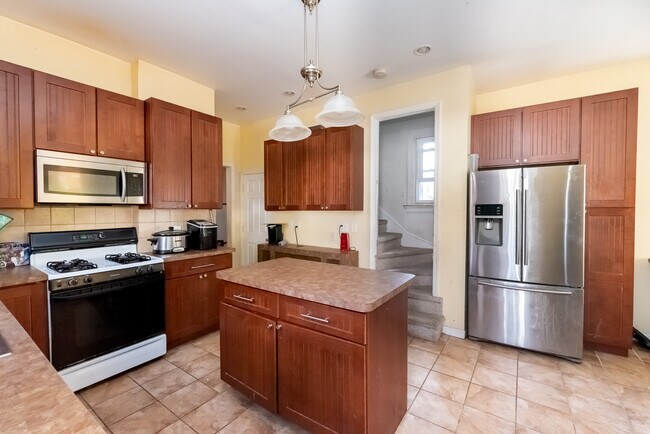 Kitchen - 234 Vine St