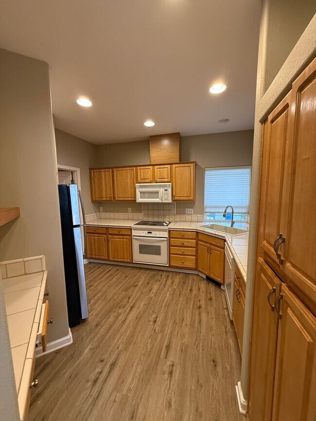 Building Photo - Felida Area - 3 bedroom, 2.5 bath