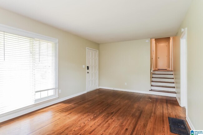 Foto del edificio - 10401040 Hagwood Rd