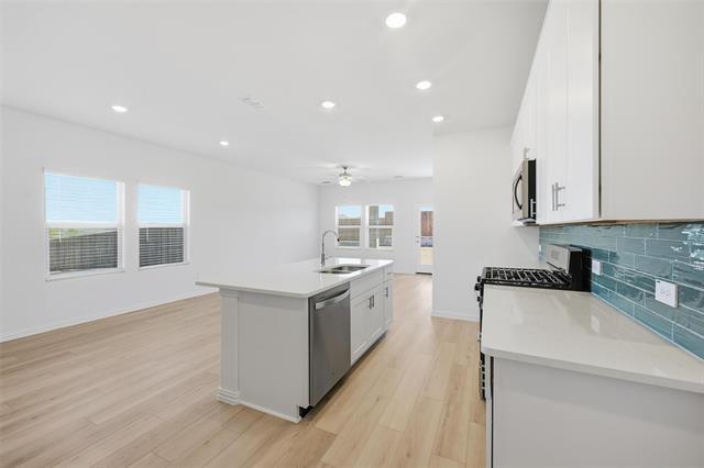 Building Photo - 701 Leavenworth Dr