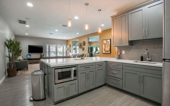 Building Photo - Redlands Park Apartments