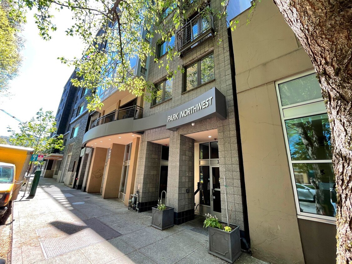 Foto principal - Bright Condo in NW Portland with Washer/Dr...