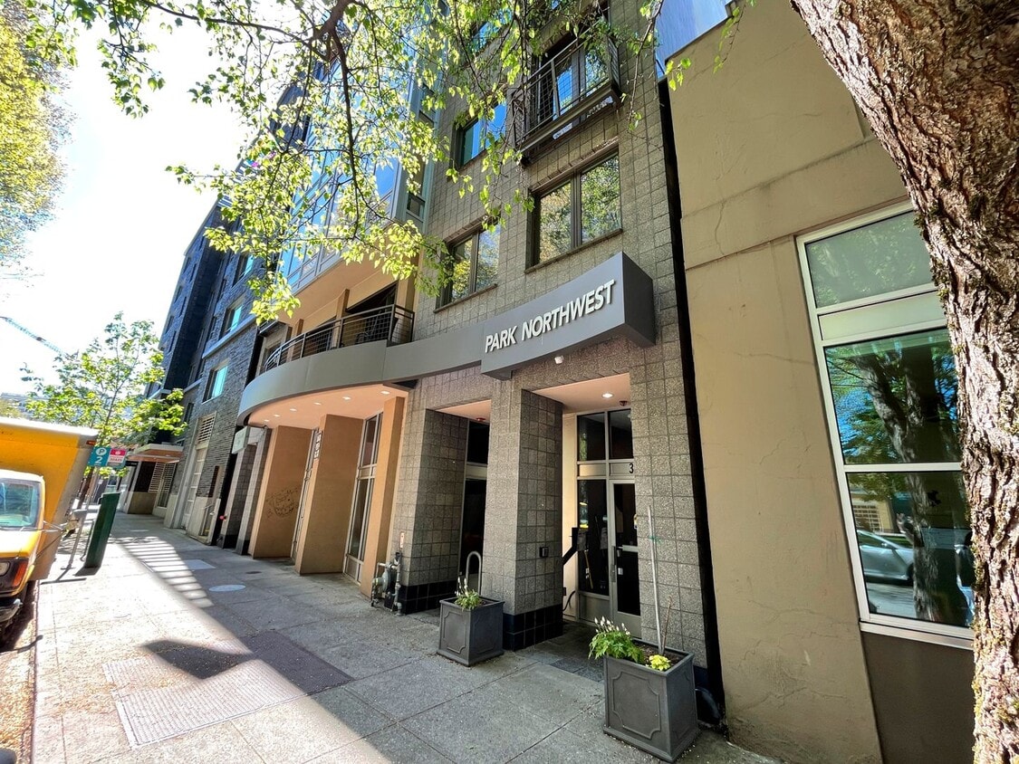 Bright Condo in NW Portland with Washer/Dr... - Bright Condo in NW Portland with Washer/Dr...