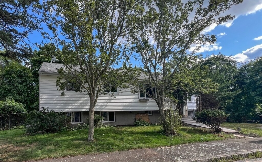 Primary Photo - 44 Carruth St