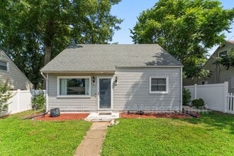 Building Photo - 194 Holden Dr