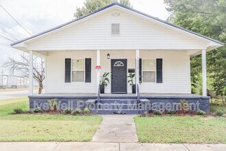 Building Photo - 1005 6th Pl