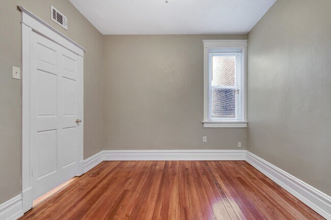 Foto del edificio - Hawtie w/ a Bawdie (big walk-in closet to die for)