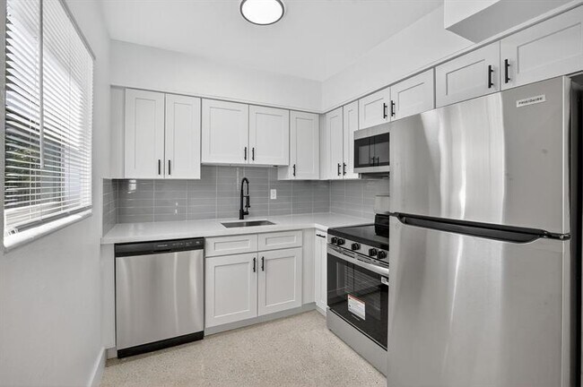 Foto del edificio - 1821 Middle River Dr