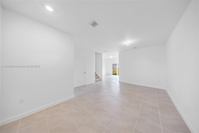 Foto del edificio - 2751 SE 25th Ave