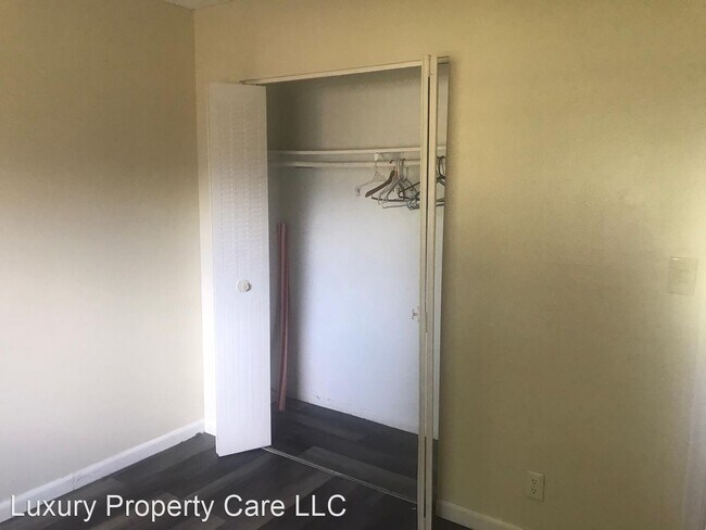 Building Photo - 2 br, 1 bath House - 5180 NE 6th Ave - Uni...