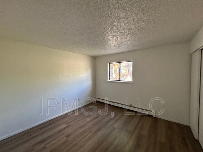 Foto del edificio - 560 N Sparn St