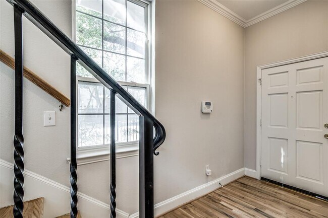 Foto del edificio - 5720 La Vista Dr