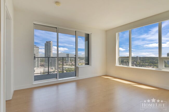 Building Photo - Presenting this stunning 2-bedroom, 1-bathroom home on the 21st floor of The Holland in the heart...