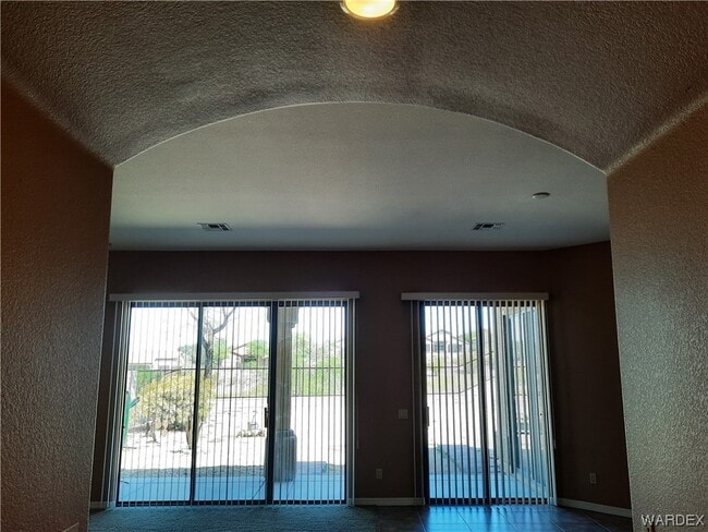 Building Photo - 2821 Esmerelda Dr