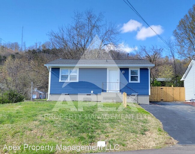 2 br, 1 bath House 227 Chickamauga Ave House Rental in Knoxville