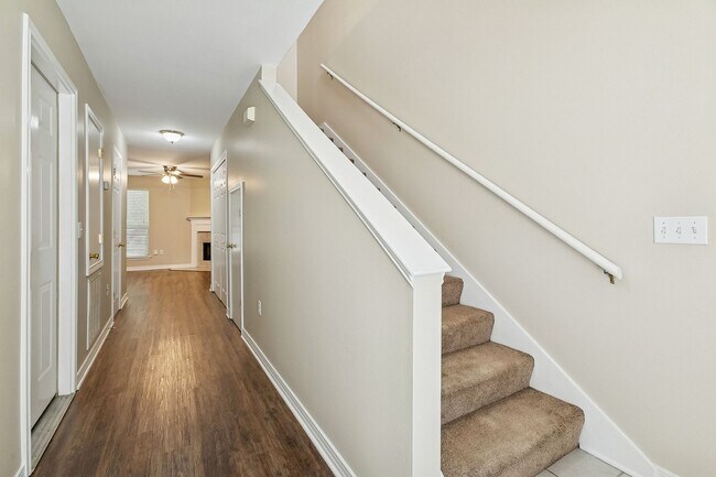 Foto del edificio - 102 Covington Meadow Cir