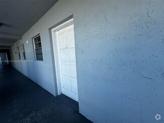 Building Photo - 1735 W 60th St